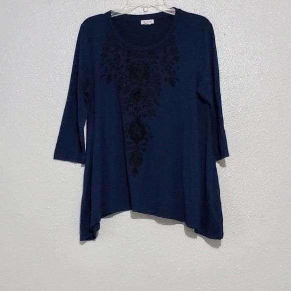 WESTPORT Navy Blue 3/4 Sleeve Sharkbite Hem Top w/ Floral Graphic MP - Picture 1 of 5